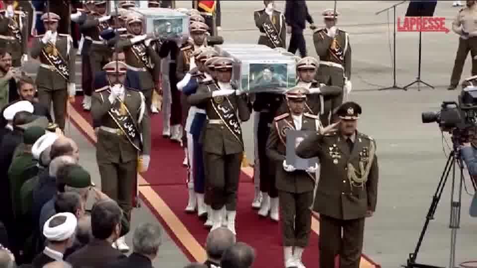 Iran, la bara del presidente Raisi arriva a Teheran