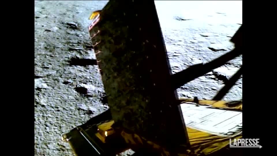Luna, le immagini dal satallite del rover indiano