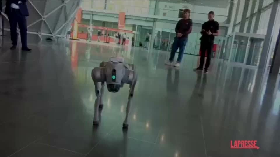 Salone del Mobile, alla sicurezza pensa il cane robot 'Spike'