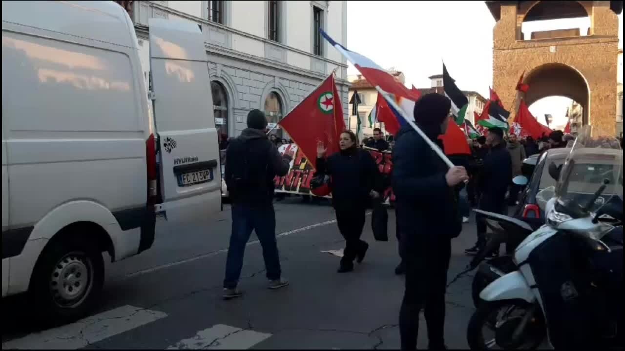 Firenze, al via manifestazione antifascista contro Salvini e i sovranisti