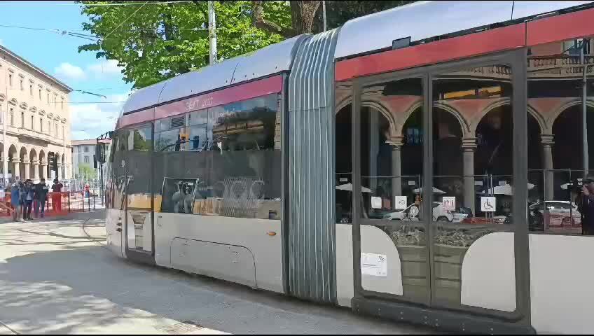 Firenze, il viaggio prova del tram sulla linea VACS
