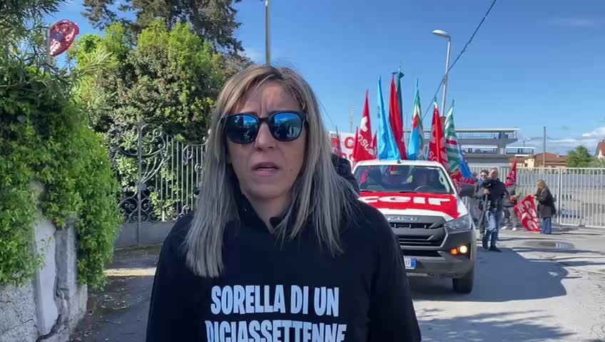 Sciopero a Carrara, Elisabetta perse il fratello in un incidente sul lavoro: "Sono qui per difendere chi non può più farlo"