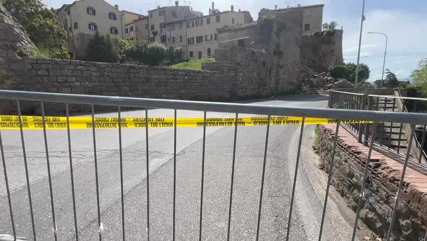 Mura crollate a Volterra, la situazione quattro giorni dopo il disastro