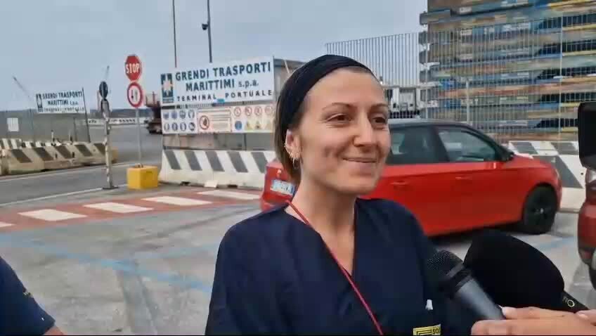 Migranti, l'infermiera di Marina di Carrara sulla Humanity: "Aiuto persone che rischiano la vita, mi sento fortunata"