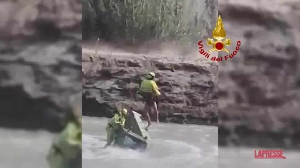 Bologna, due uomini nel fiume Reno: lo spettacolare salvataggio degli elisoccorritori
