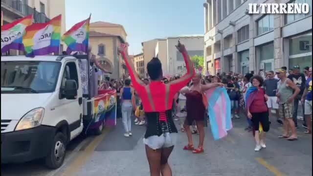 Toscana Pride, la marea arcobaleno invade Livorno