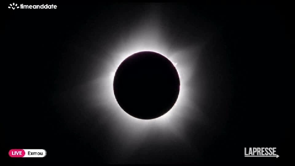 Australia, le immagini dell'eclissi totale di sole