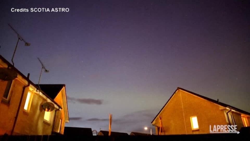 Gran Bretagna, l'aurora boreale a sorpresa sui cieli della Scozia