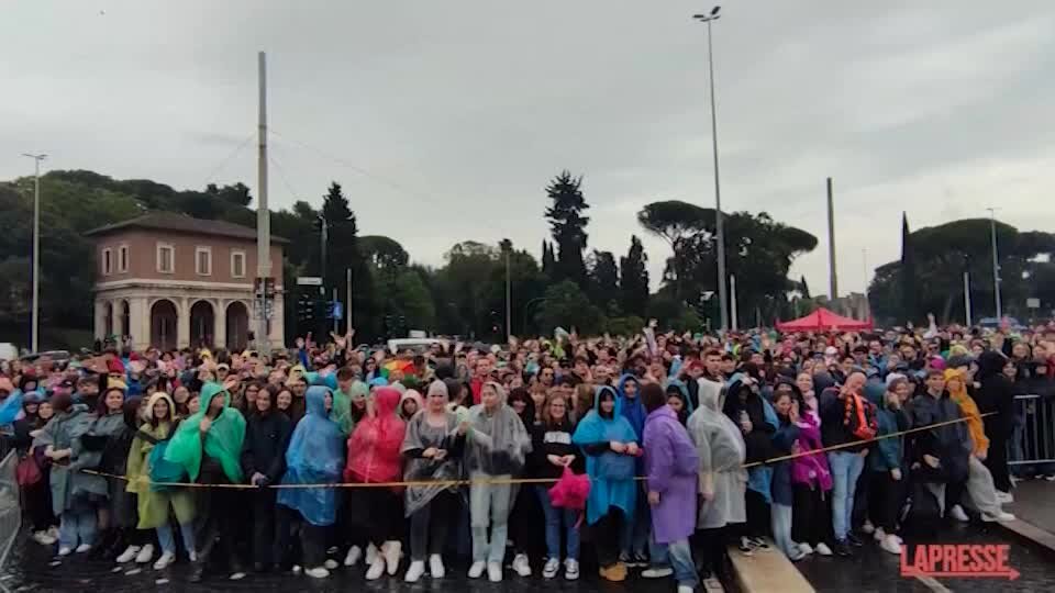 Concertone del Primo Maggio a Roma: il maltempo non ferma i fan