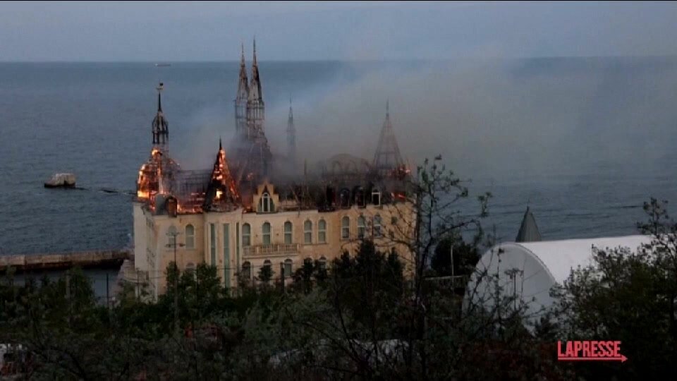 Ucraina, russi colpiscono anche il "castello di Harry Potter" a Odessa