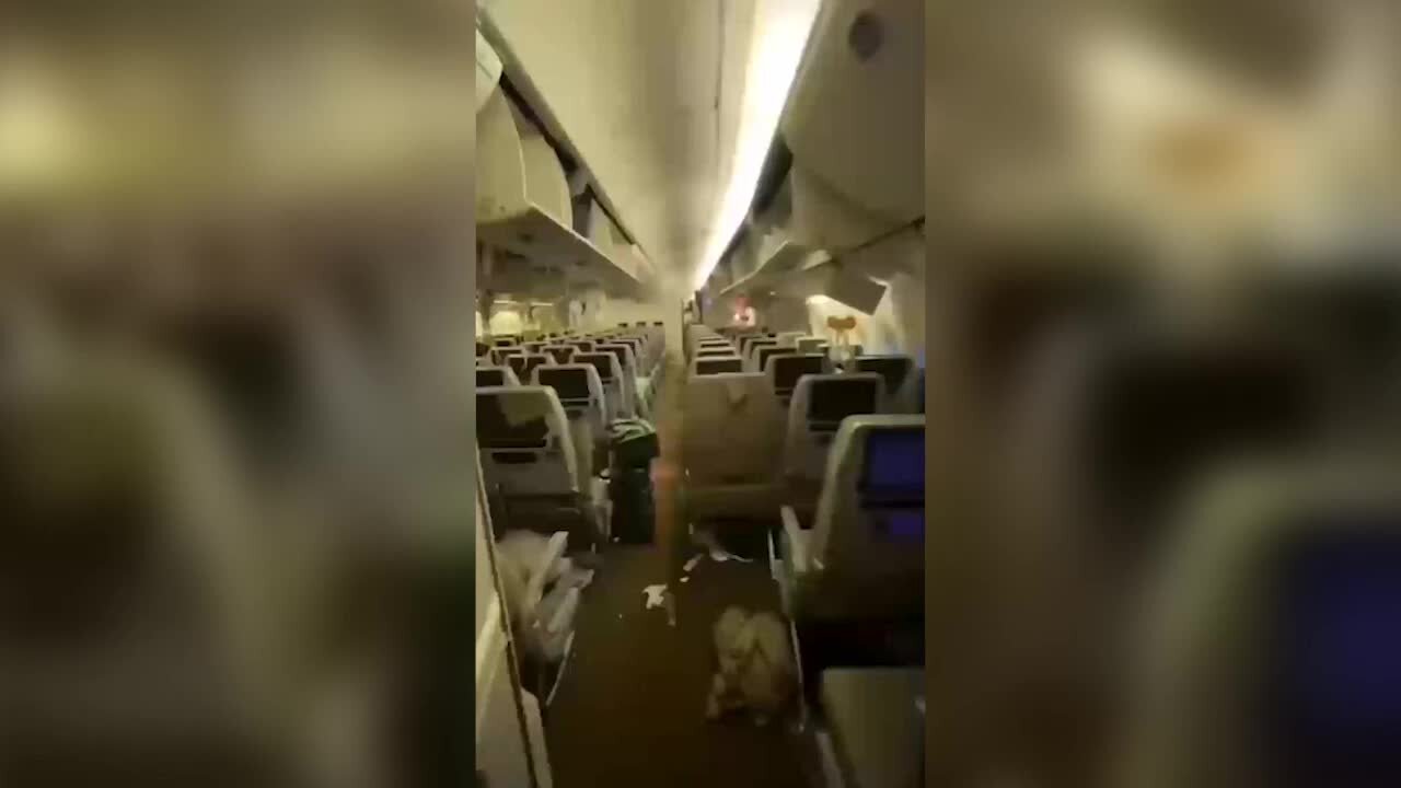 Turbolenza sul volo Londra-Singapore, così l'aereo dopo l'atterraggio di emergenza