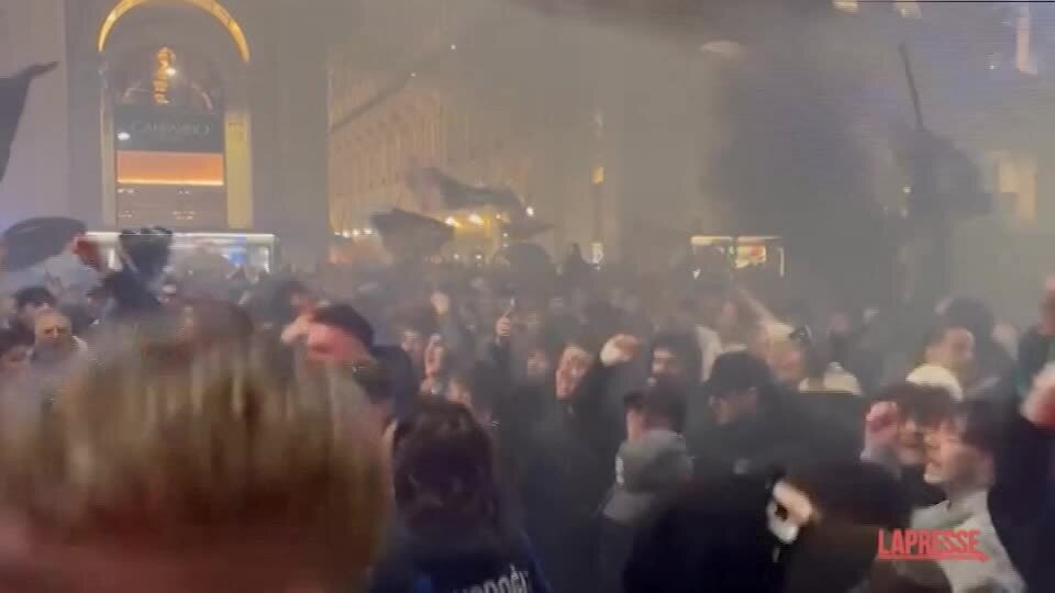 L'Inter vince lo scudetto: esplode la festa in piazza Duomo