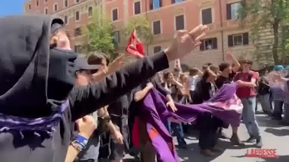 Roma, scontri tra polizia e manifestanti a Stati Generali della Natalità