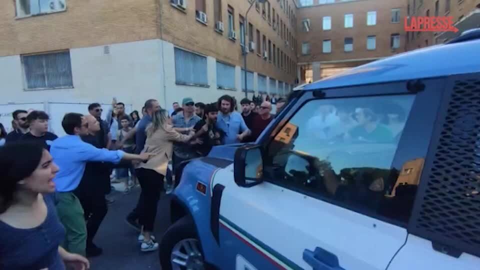 Sapienza, tensioni tra studenti e polizia dopo l’intervento di Mattarella