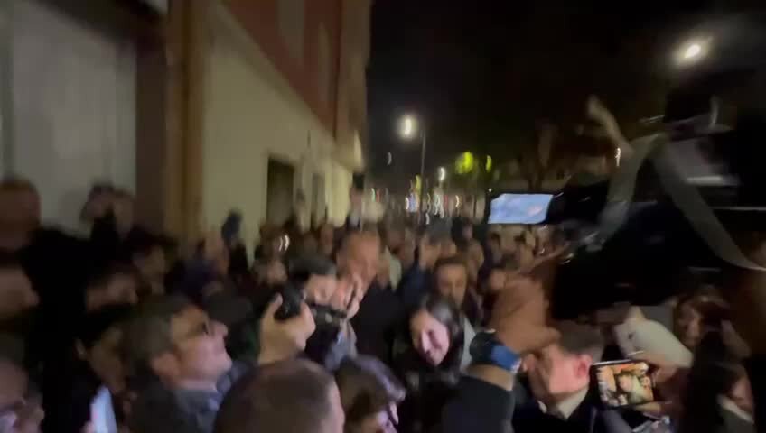 Bagno di folla a Cagliari per Elly Schlein e Giuseppe Conte