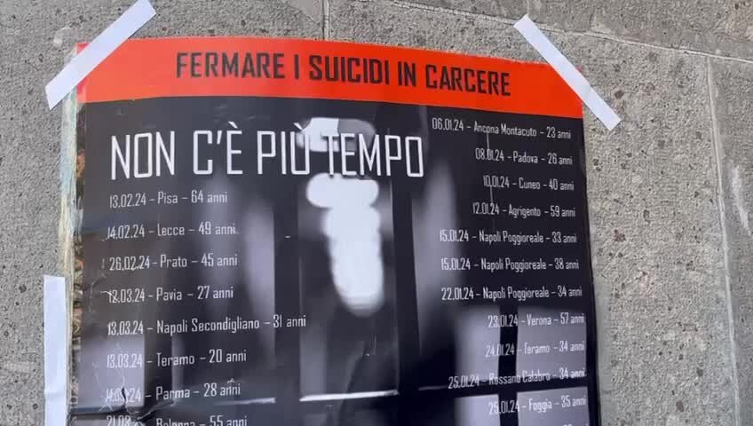 Troppi suicidi nelle carceri: flash mob a Cagliari, "certe condizioni rendono l'esecuzione della pena contraria al senso di umanità"