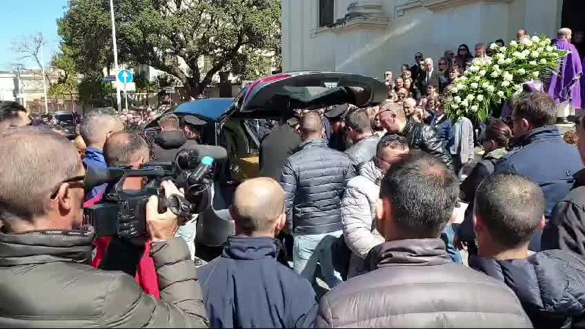 Stefano Cherchi addio: a Sassari l'applauso della folla commossa per il fantino morto in Australia