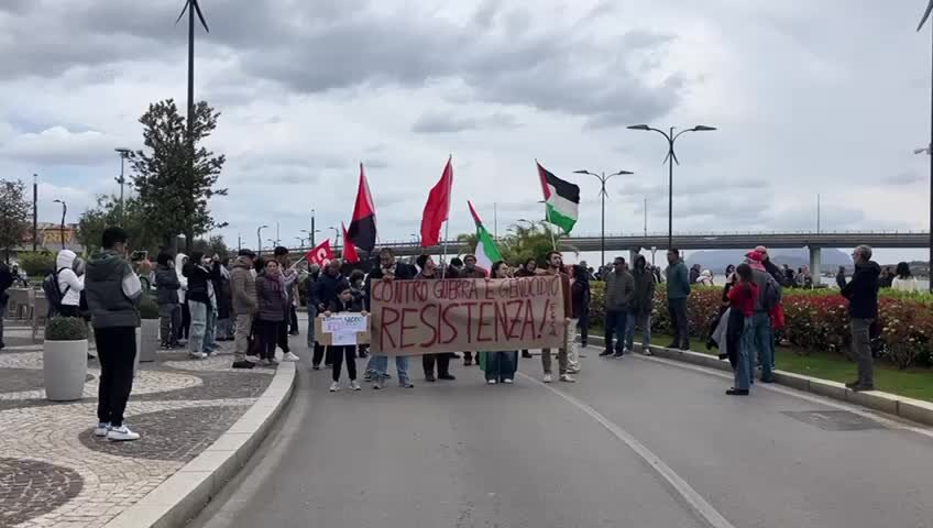 Olbia, manifestazione pro Palestina durante le celebrazioni del 25 aprile