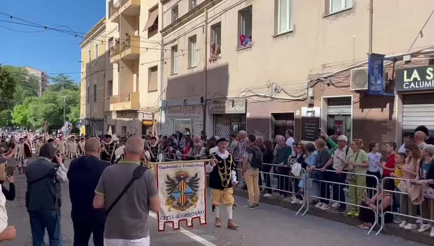 Sassari, i Tamburini di Oristano incantano il pubblico della Cavalcata