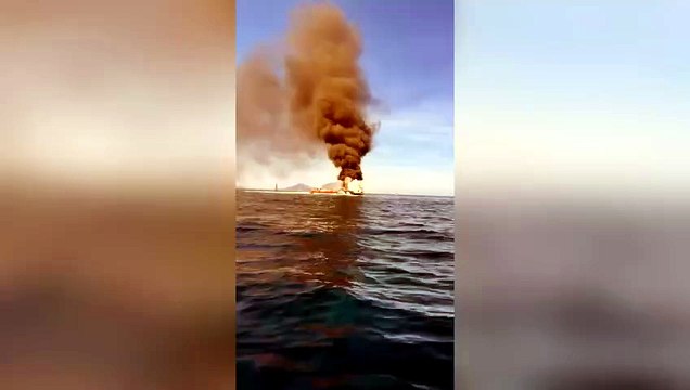 Paura in mare, una barca avvolta dalle fiamme: allarme vicino a Tavolara