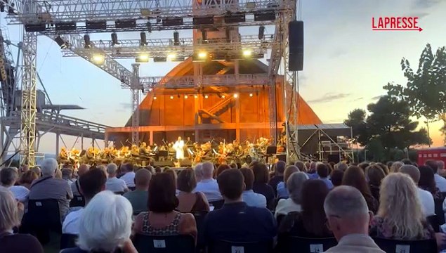 Amii Stewart incanta Cagliari e inaugura il Teatro del Mare al Parco Nervi